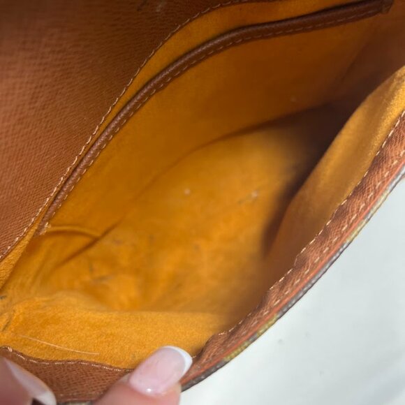 Louis Vuitton - Picture 6 of 13